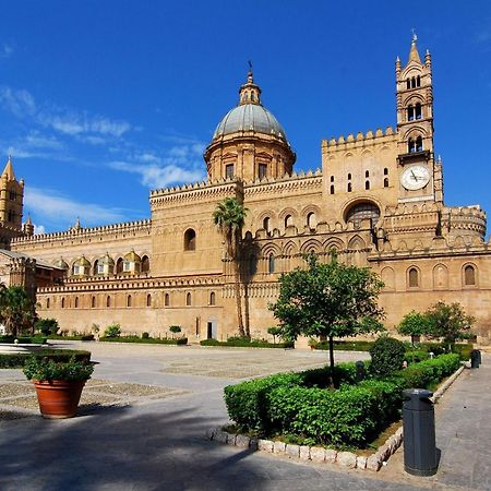 A Casa Di Elena Apartment Palermo Bagian luar foto