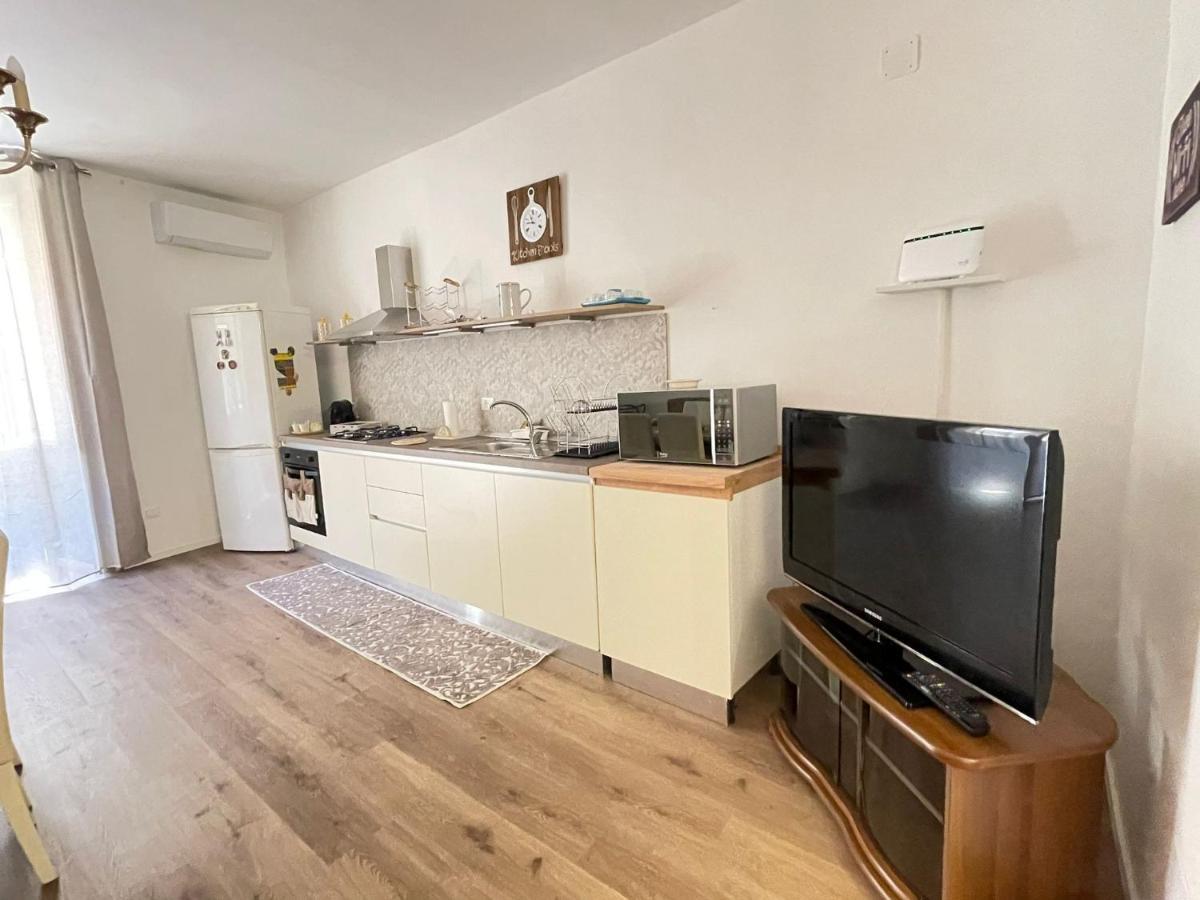 A Casa Di Elena Apartment Palermo Bagian luar foto