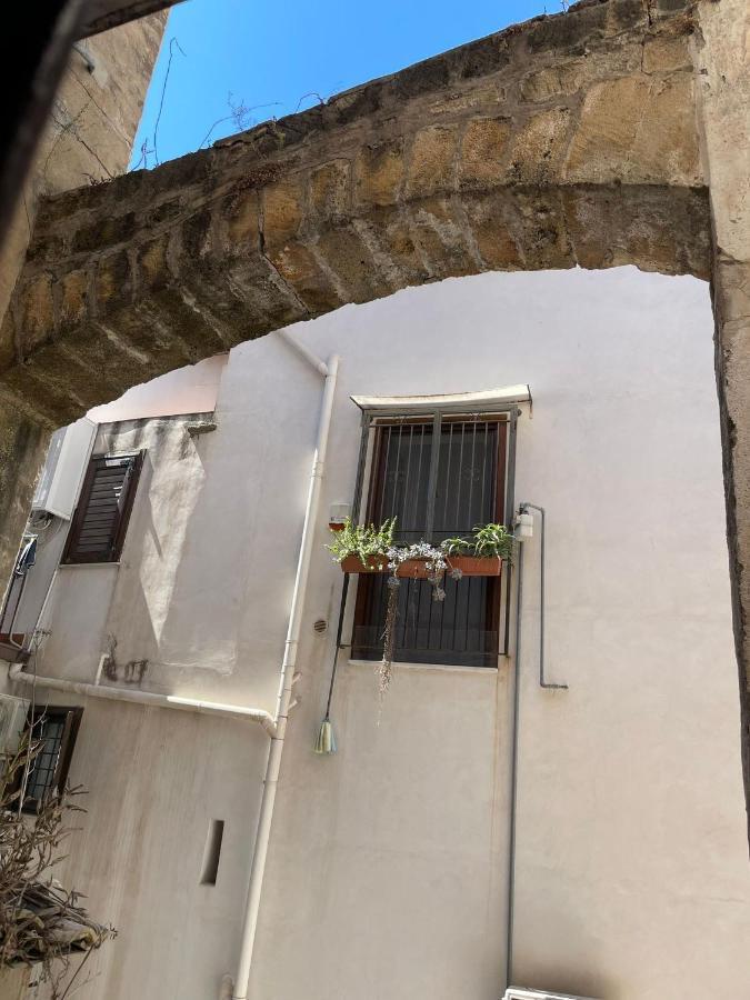 A Casa Di Elena Apartment Palermo Bagian luar foto