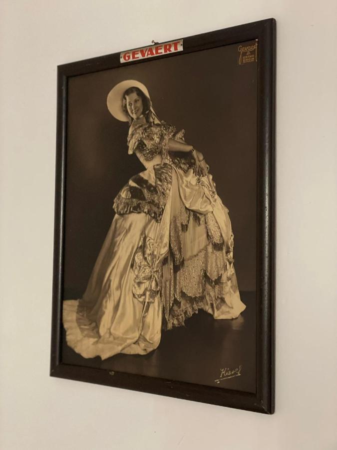 A Casa Di Elena Apartment Palermo Bagian luar foto