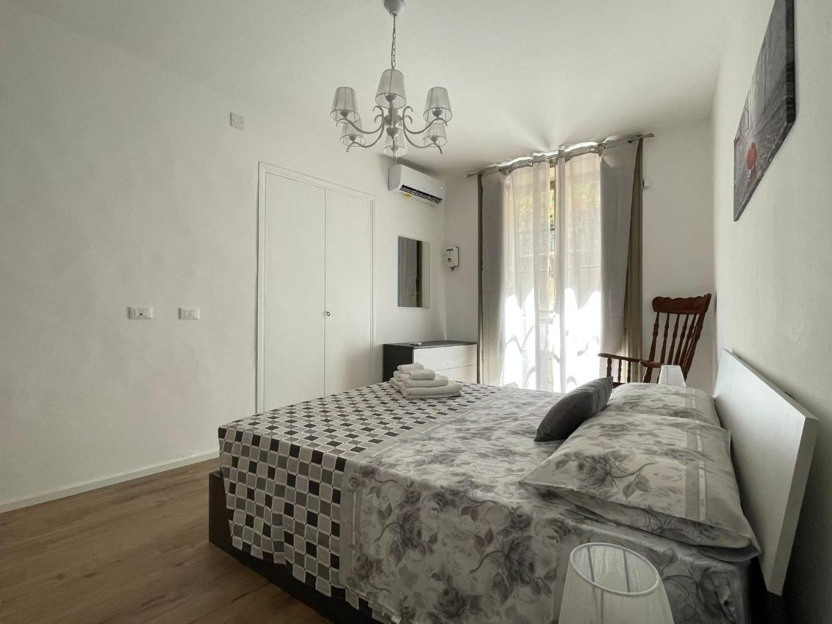 A Casa Di Elena Apartment Palermo Bagian luar foto