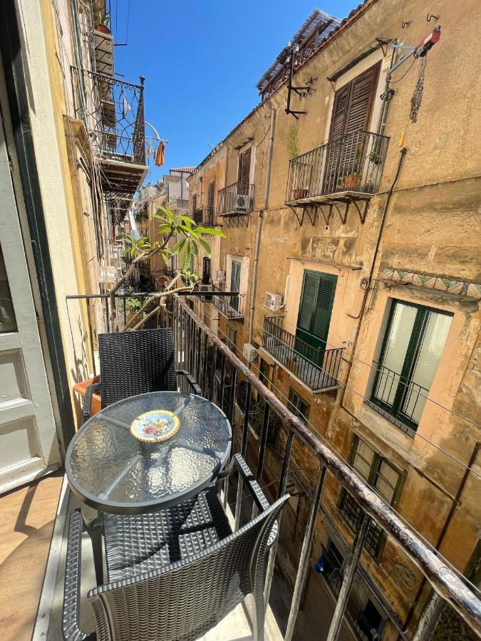 A Casa Di Elena Apartment Palermo Bagian luar foto