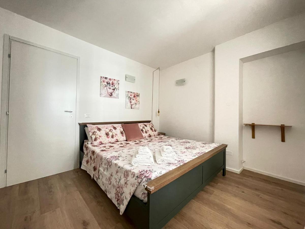 A Casa Di Elena Apartment Palermo Bagian luar foto