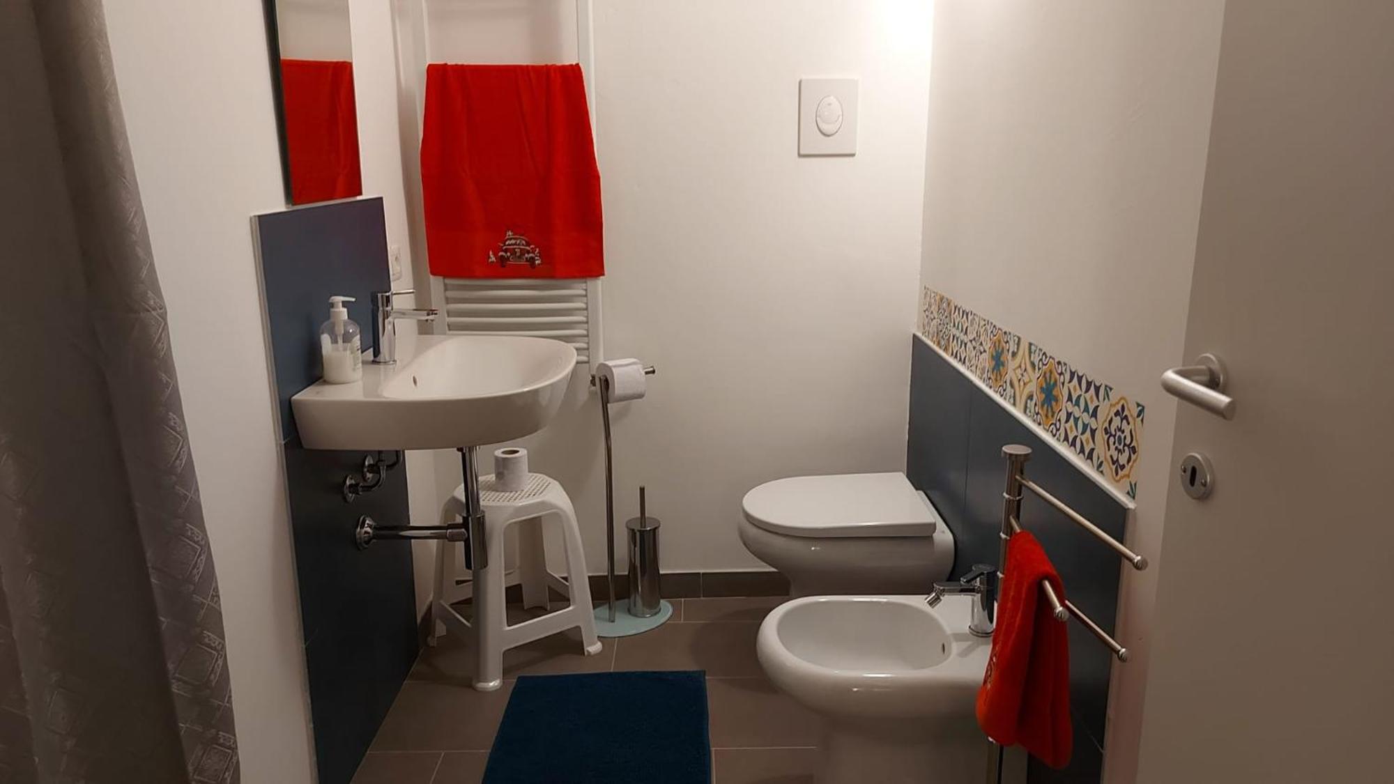 A Casa Di Elena Apartment Palermo Bagian luar foto