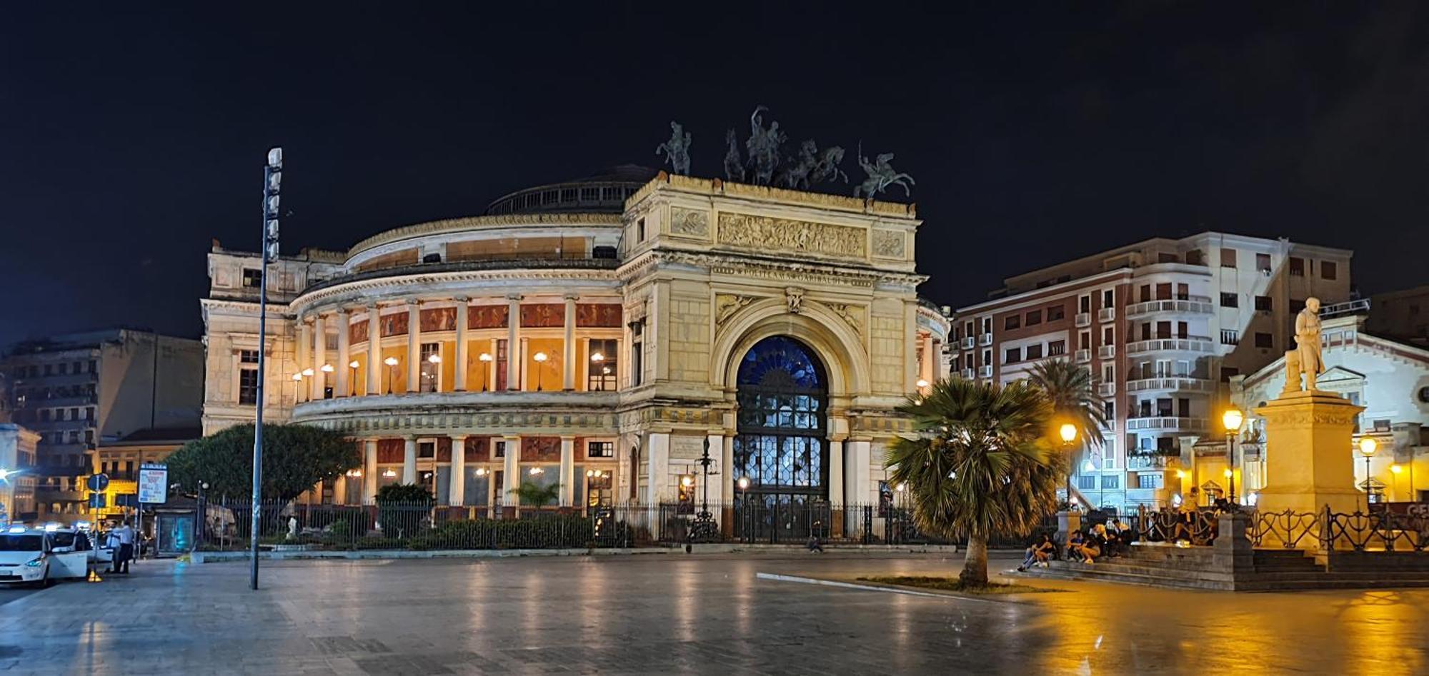 A Casa Di Elena Apartment Palermo Bagian luar foto
