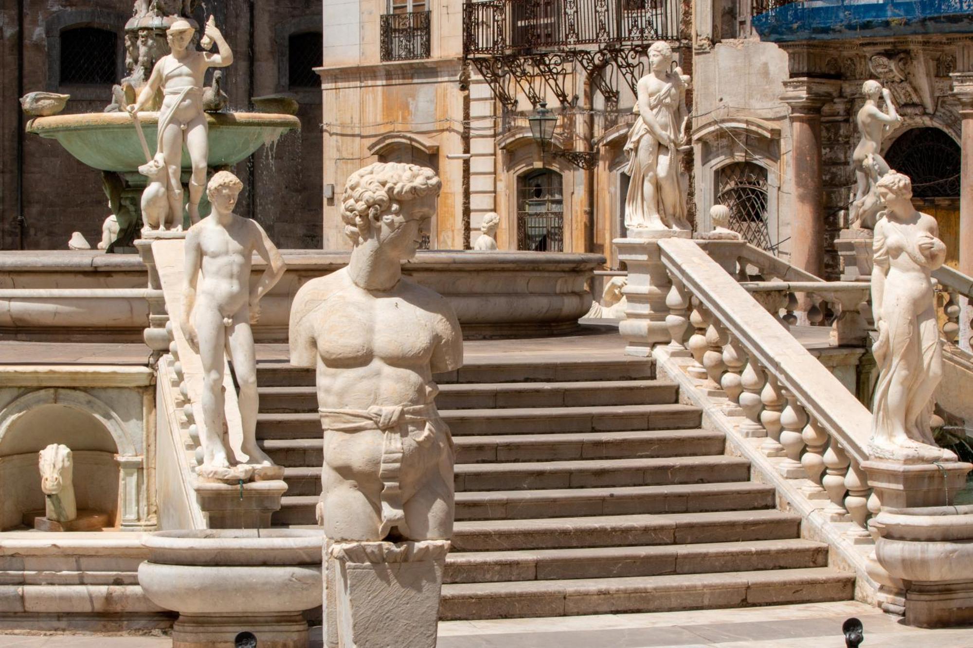 A Casa Di Elena Apartment Palermo Bagian luar foto