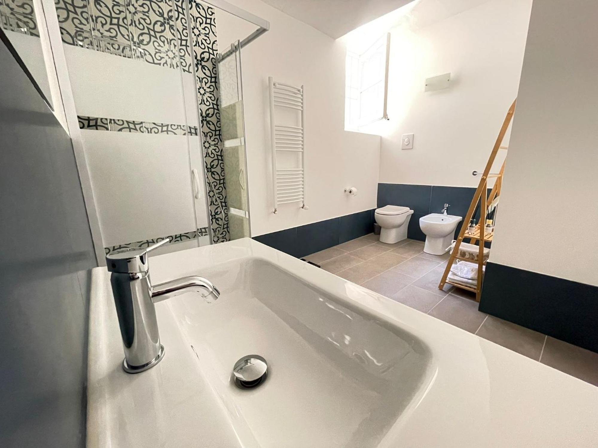 A Casa Di Elena Apartment Palermo Bagian luar foto